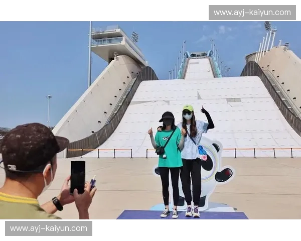 跳台滑雪泳衣——极限运动美学与海岸时尚的惊艳融合